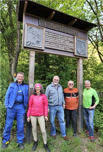 Hans-Dieter Funk, Nicole Mehlbreuer, HVO-Vorsitzender Rolf Löhmar, Paul Lachmann und Wolfgang Kühn  Foto: HVV Oberbieber