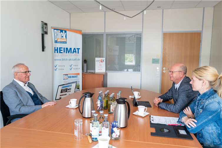 Hans-Dieter Gassen im Gespräch mit Hermann Krupp und Susanne Tack. 
