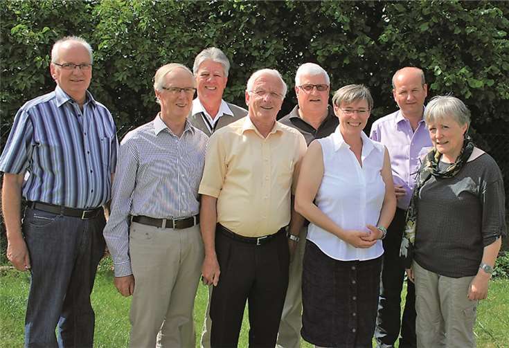 Hans-Dieter Schäfer, Matthias Schmitz, Friederich J. Hansen, Willi Eichmanns, Günther Lehmacher, Tanja Pleßer, Robert Dolff und Dr. Rita Schmitz (v. l.). Es fehlen Paula Timmers und Heinz Peter Köllen. privat