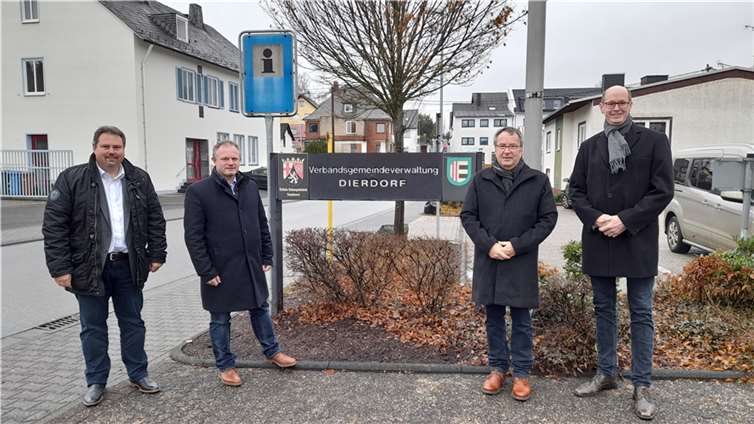 Hans-Dieter Spohr (2.v.re.) während des Gedankenaustausches mit Vertretern der kommunalen Familie im Kreis Neuwied.Foto: privat