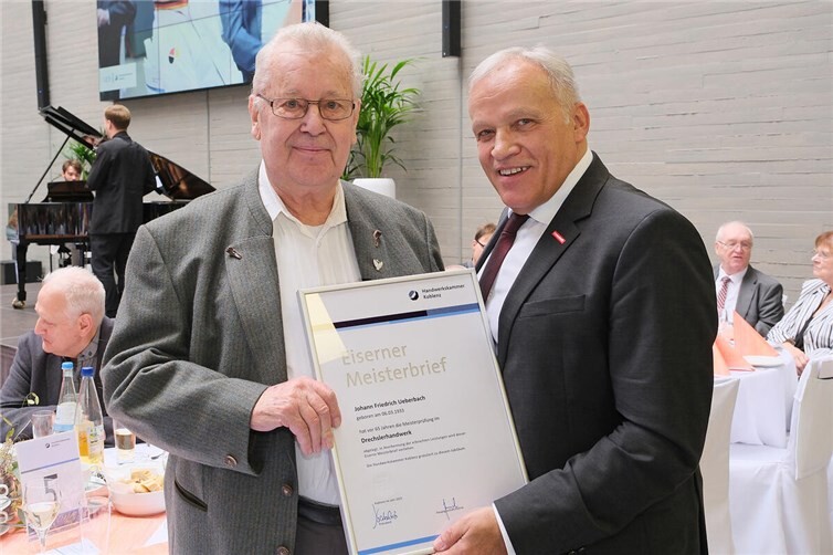 Hans-Friedrich Ueberbach (l.) feiert ein seltenes Jubiläum.  Foto: Michael Jordan