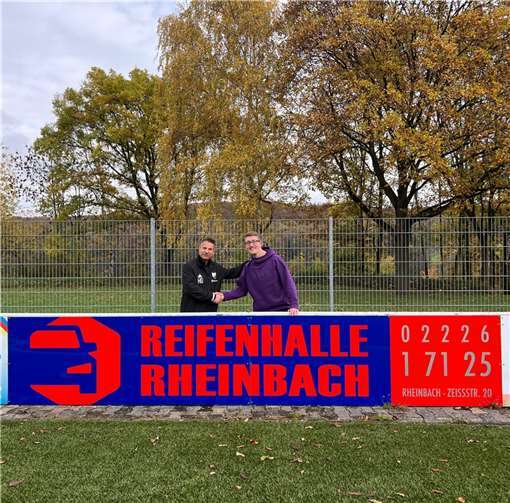 Hans-Georg Jung (Abteilungsleitung Fußball), Maximilian Frahmann (v.l.).  Foto: privat