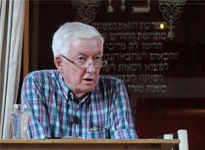 Hans-Georg Klein beim Vortrag in der ehemaligen Synagoge.Foto: HG