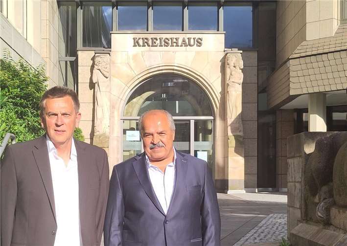 Hans-Georg Schönberg und Aziz Aldemir von der FWM3/DieLinke Fraktion im Kreistag.  Foto: FWM3 / Die Linke