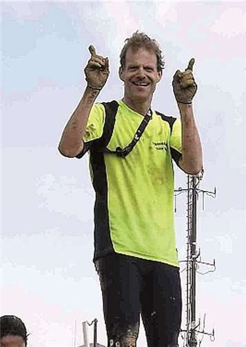 Hans-Georg Weinand, schlammverschmiert aber optimistisch dem Ziel entgegen. Privat