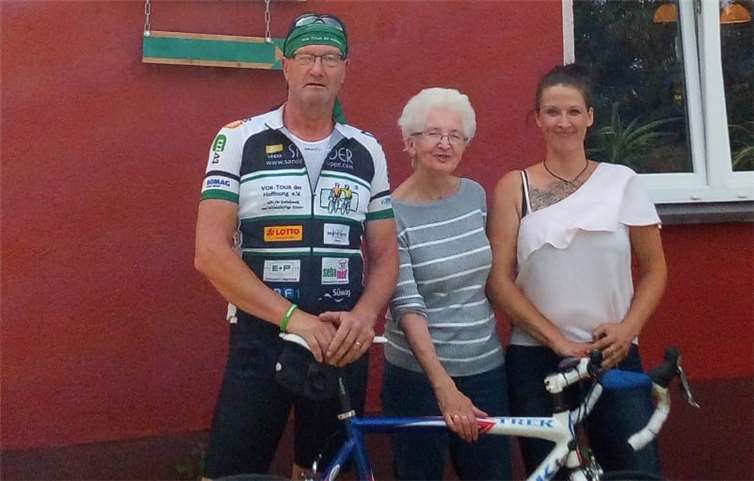 Hans-Gerd Schwarzmann konnte wieder mal einen Scheck überreichen.privat