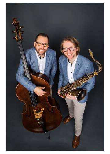 Hans Höhn, Kontrabass (li.) und Thomas Bethmann, Saxophon und Flöte am 8. Juli in Filsen.privat