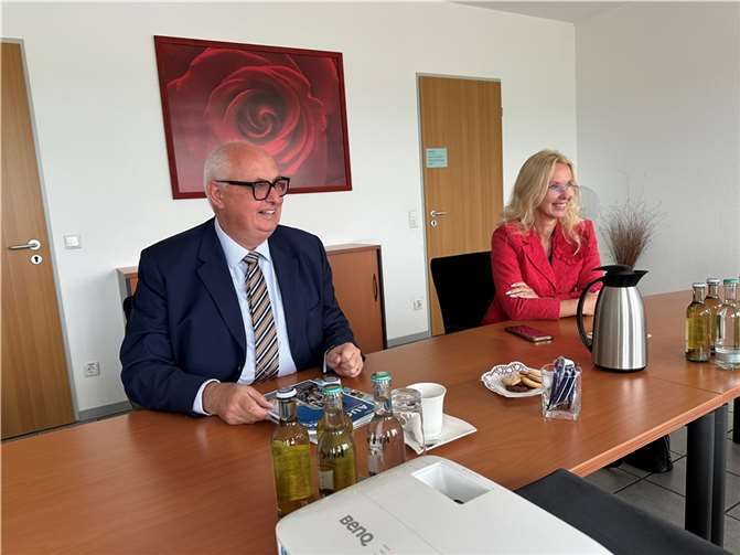 Hans-Jörg Assenmacher und Sandra Hansen-Spurzem im Krupp Medienzentrum . Foto: ROB