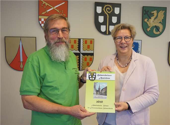 Hans-Josef Balg und Petra Kalkbrenner präsentieren den neuen Kalender. Foto: privat