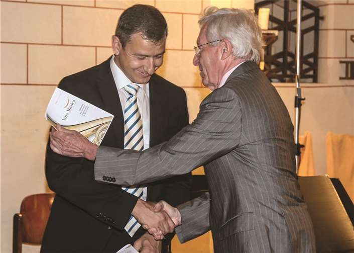 Hans-Josef Koggel legt den Vorsitz in die jüngeren Hände des Ortsbürgermeisters Michael Dötsch.