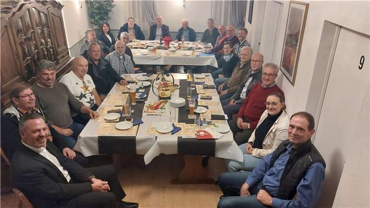 Hans-Josef Marx als Vorsitzender der FWG-Fraktion im Kreistag Ahrweiler informierte über die aktuell auf Kreistagsebene auf der Agenda stehenden Themen. Quelle: FWG Kreis Ahrweiler