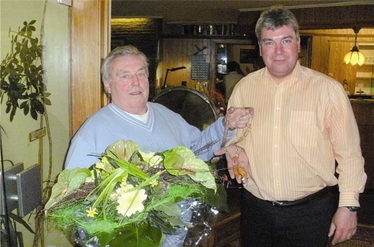 Hans-Josef Trimborn übergab die Präsidentenkette an Ralf Dahs.