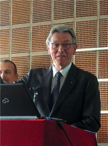 Hans-Jürgen Gutenberger, Vorsitzender des Verwaltungsrates der Stiftung Evangelisches Stift St. Martin, blickte in die Zukunft des Stifts, das sich an diesem Standort in einigen Jahren als Gesundheitscampus Südliche Vorstadt mit einem ganzheitlichen Betreuungsangebot für Senioren etablieren will.