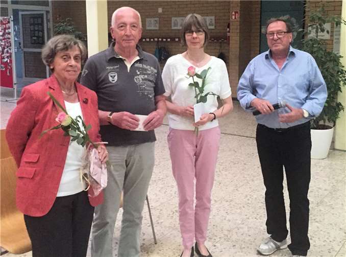 Hans-Jürgen Hugenschmidt ehrte die anwesenden Mitglieder des VFG für 20-jährige Mitgliedschaft, (v.l.) Ursula Füner, Heinz Müller, Mechthild Ennen, Hans-Jürgen Hugenschmidt.Foto: privat