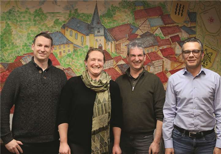 Hans-Jürgen Koffer (2.v. re) bewirbt sich um das Amt des Ortsvorstehers inFranken, für den Ortsbeirat kandidieren Marius Ehrlich, Sabine Bell und Frank Krüger.