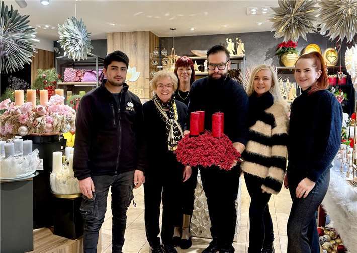 Hans-Jürgen Meyer (3.v.l.) mit seinem Team von Floristik & Ambiente Meyer.  Foto: privat