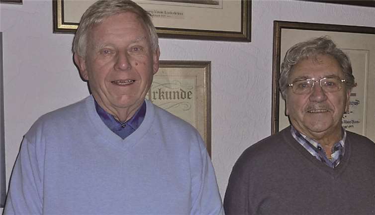Hans-Jürgen Steer (seit 1976) und Willi Schleicher (seit 2000) singen gerne im Männerchor Liederkranz.  Privat