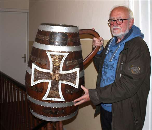 Hans Metternich, Vorsitzende des Rathausvereins mit der „Weinstitze in Eisen“. Fotos: HG