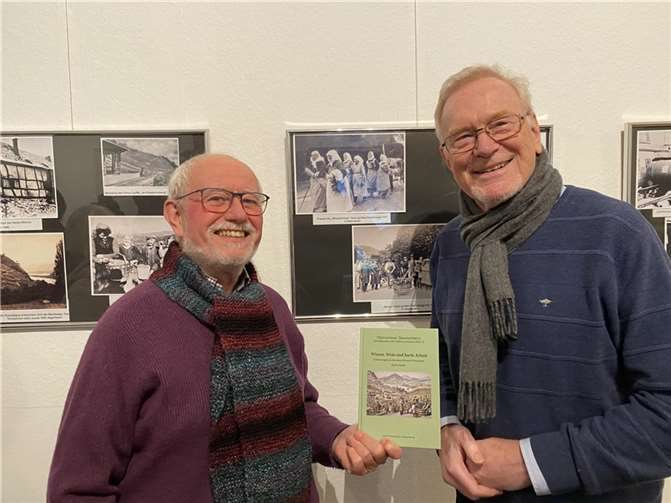 Hans Metternich und Hans Atzler (v.l.) bei der Buchvorstellung  Foto: Dan Hummel