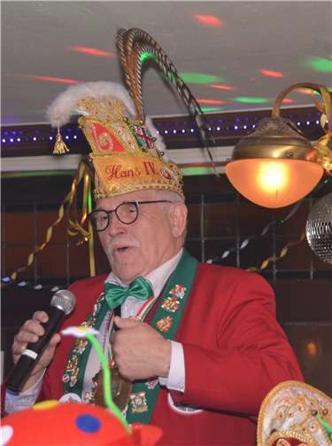 Lewe Leut feierten mit den Lewe Mädcha eine tolle Party Hans Molitor als Vertreter der „Alten Großen“ rockte ebenfalls den Saal. Als Ex-Prinz weiß er, wie es geht ordentlich Stimmung zu machen.