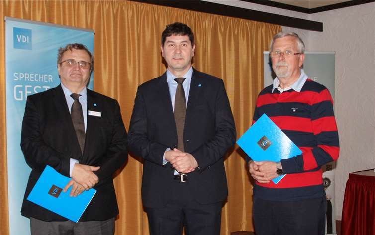 Hans Neffgen (li.), Ulrich Breuer (re.) und Dr. Thomas Kinsky.Quelle: VDI