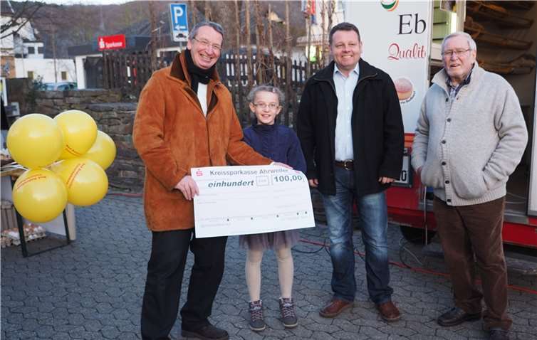 Hans-Otto Schade (v.l.), Eva Frenzel, Alexander Albrecht und Walter Knauf bei der Preisverleihung. Wolfgang Seidenfuss