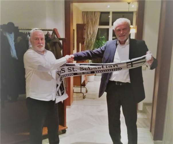 Hans-Peter Briegel gratulierte zum Jubiläum.Fotos: privat