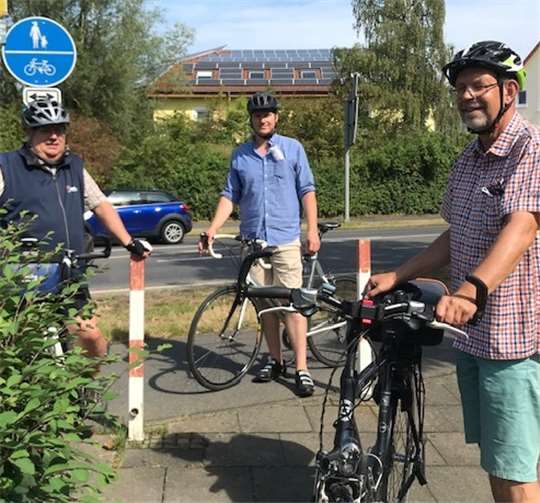 Hans-Peter Eckart, Stefan Pohl und Hans-Günther van Deel im Gespräch (v.l.). Foto: privat