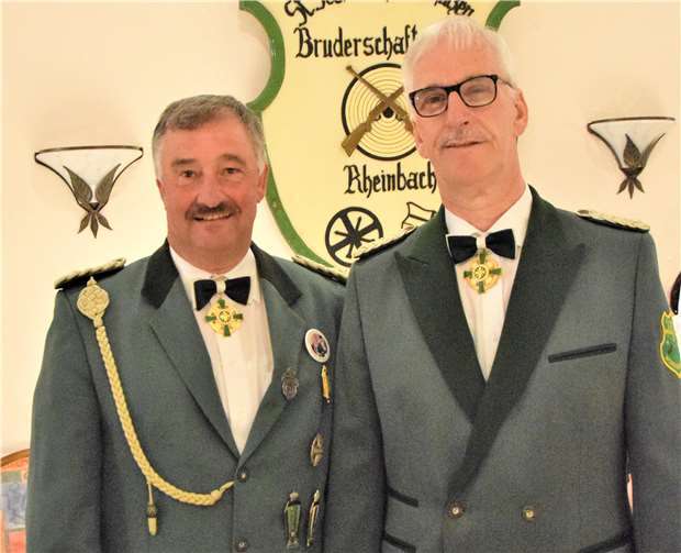 Hans-Peter Metternich und Konny Opladen wurden zum Ehrenbezirksvorsitzenden und zum Ehrenmitglied ernannt.