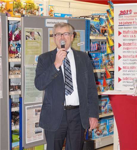 Hans Peter Röhrig begrüßte viele Gäste aus Politik, Verwaltung und Vereinen zum Dreifach-Jubiläum im Baumarkt.