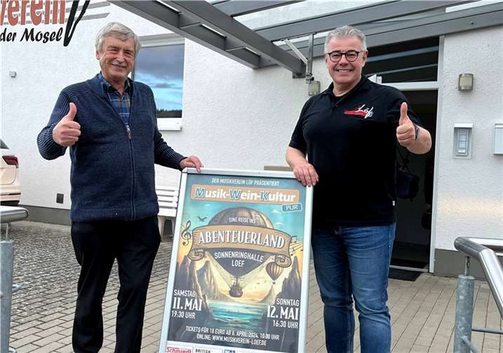 Hans Peter Röhrig freut sich gemeinsam mit vielen Veranstaltern - wie auf dem Foto mit Wolfgang Weber vom Musikverein Löf - auf schöne Veranstaltungen, die im Kreis Cochem und in der Terrassenmosel-Region jetzt zu erleben sind. Foto: röhrig