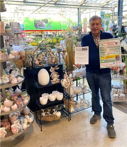 Hans Peter Röhrig präsentiert den umfangreichen April-Newsletter mit Benefiz-Aktionen. Quelle: röhrig