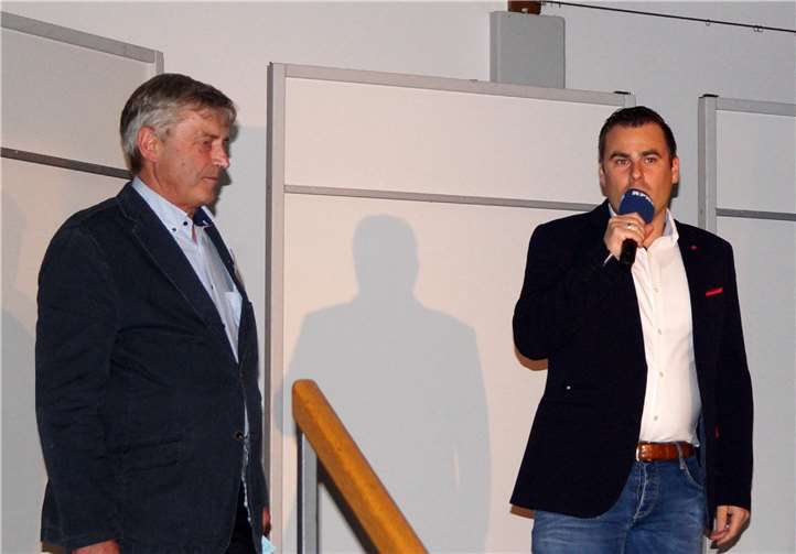 Hans Peter Röhrig und Florian Hartmannbegrüßten in der Rosenthalhalle mehr als 450 Besucher. Fotos: MT