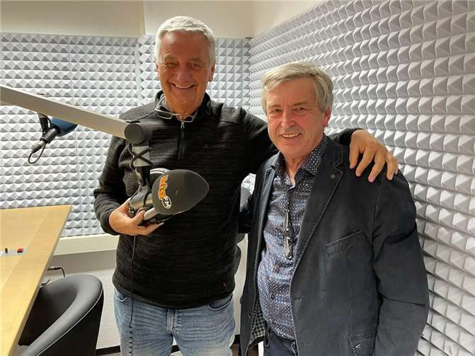 Hans Peter Röhrig und Weltumrunder Reiner Meutsch freuen sich auf einzigartige Highlights zur Eröffnung der 1.000. FLY & HELP-Schule, wo man sich schnell die Resttickets sichern sollte. Foto: röhrig