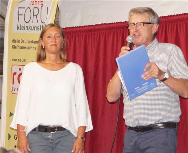 Hans Peter und Yvonne Röhrig engagieren sich seit Jahren in Sachen „Kultur auf dem Lande“. Sie begrüßten die Gäste zum zweiten Kultur-Treff in Treis-Karden.-MT-