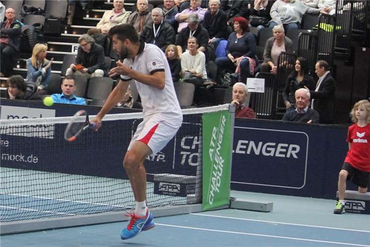 Hans Podlipnik-Castillo (CHI) mit tollem Stopp an der Netzkante.