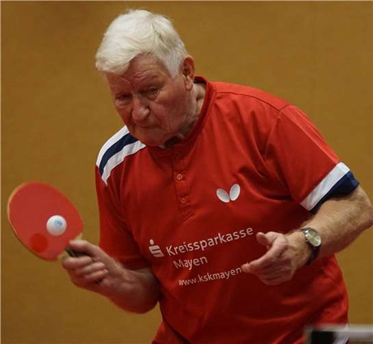 Hans Roth bezwang den Spitzenspieler der Gastgeber mit 3:0 und holte den Siegpunkt. Foto: M. Schreiber