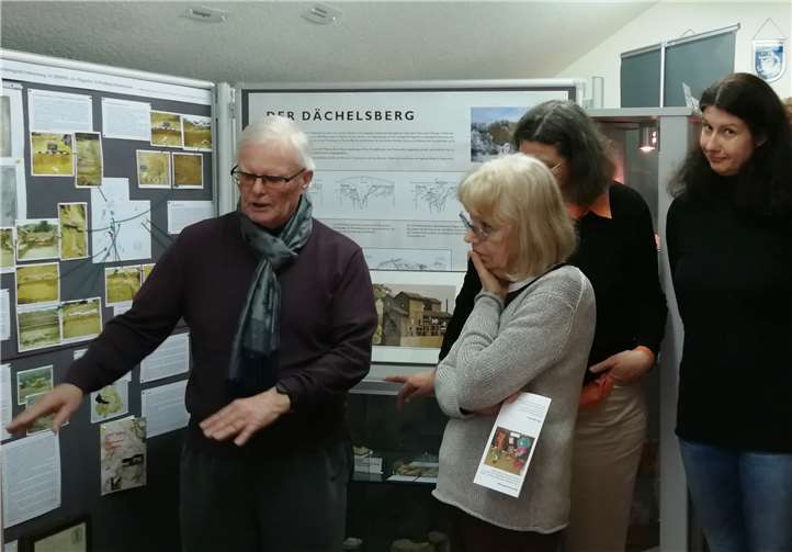Hans Thelen ließ gemeinsam mit seiner Ehefrau Angela die Damen tief in die Geschichte rund um Niederbachem eintauchen. Maike Scholz