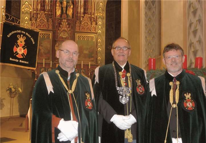 Hans Thielen, Schatzmeister, Hajo Reif, Großkomtur und Bernhard Kröber, neues Ordensmitglied (v.l.). privat