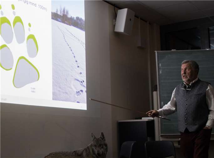 Hans Troullier klärte sachlich und umfangreich über Eigenheiten der Tiere, Vorkommen und Verhalten auf.CEW