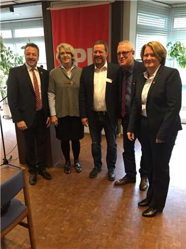 Hans-Werner Breithausen (Bürgermeister), Gabi Weber (MdB), Michael Schönberg (SPD Melsbach), Fredi Winter (MdL), Birgit Haas (Landtagskandidatin SPD) (v.l.n.r.).