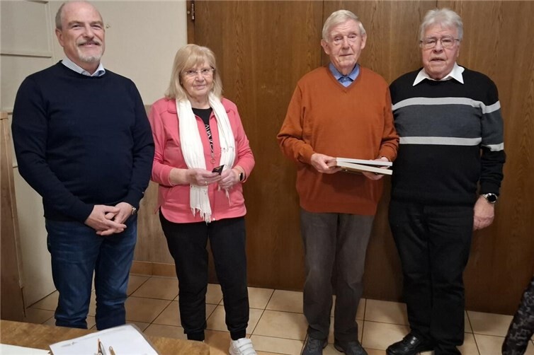 Hans-Willi Fell (Sprecher der Verbandsleitung Kreischorverband Mayen), Heidi Boeck, Hans-Jürgen Steer und Wolfgang Boeck (v.l.n.r). Foto: Amy Gaviero