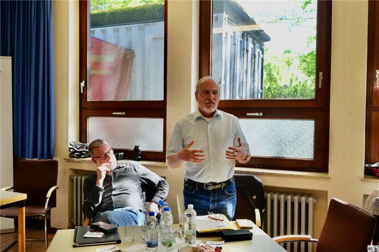 Dringender Appell an die Mitgliedsvereine Hans-Willi Fell stellt die Schritte seines Kreisverbands anläßlich des strukturellen Umbaus des gesamten Vorstands vor und ermuntert die Anwesenden, ähnliche „Modernisierung“-Schritte zu unternehmen. Foto: Klaus Geck