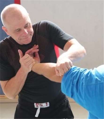 Harald Belz, ausgebildeter Lehrer für Selbstverteidigung und Nervendruckpunkte. privat