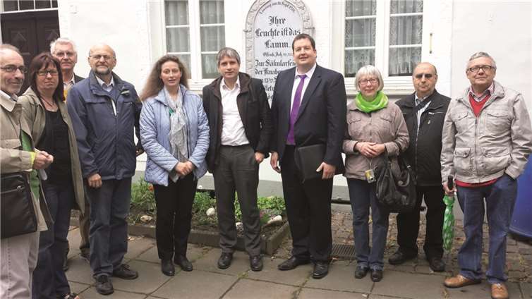 Harald Colditz, Neuwieder Brüdergemeine (1.v.l.), Regine Wilke (2.v.l.), Helmut Hellwig (4.v.l.), Elisabeth Bröskamp, MdL (5.v.l), Sven Giegold, MdEP (5.v.r.), Bernd Rosbach (4.v.r.) und Inge Rockenfeller (3.v.r.).  privat