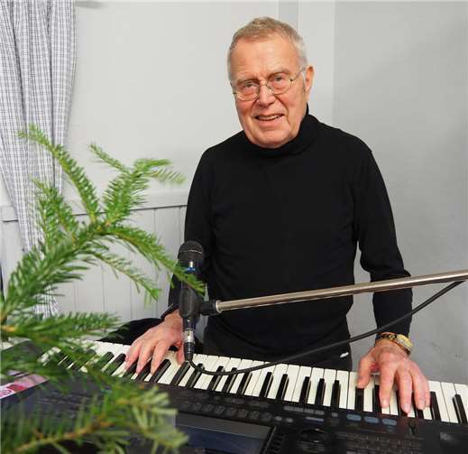 Harald Löb hielt die schönsten Weihnachtslieder parat.