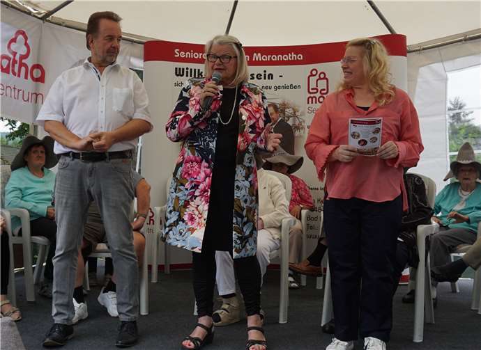 Harald Monschau, Hannelore Spitzlei und Sylvia Linden eröffneten am späten Vormittag das Fest.