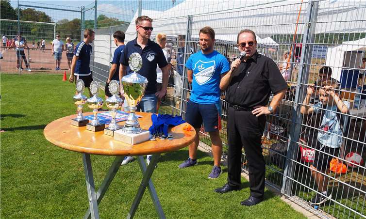 Harald Monschau (r.) vor der Siegerehrung. privats