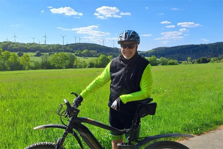 Harald Orthey nutzt die Freizeit gerne zu einem Fahrrad-Ausflug in der Mittelgebirgslandschaft