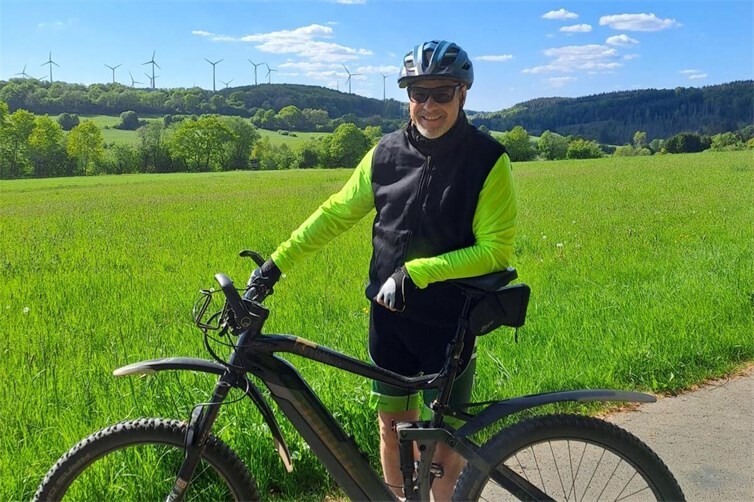 Harald Orthey nutzt die Freizeit gerne zu einem Fahrrad-Ausflug in der Mittelgebirgslandschaft